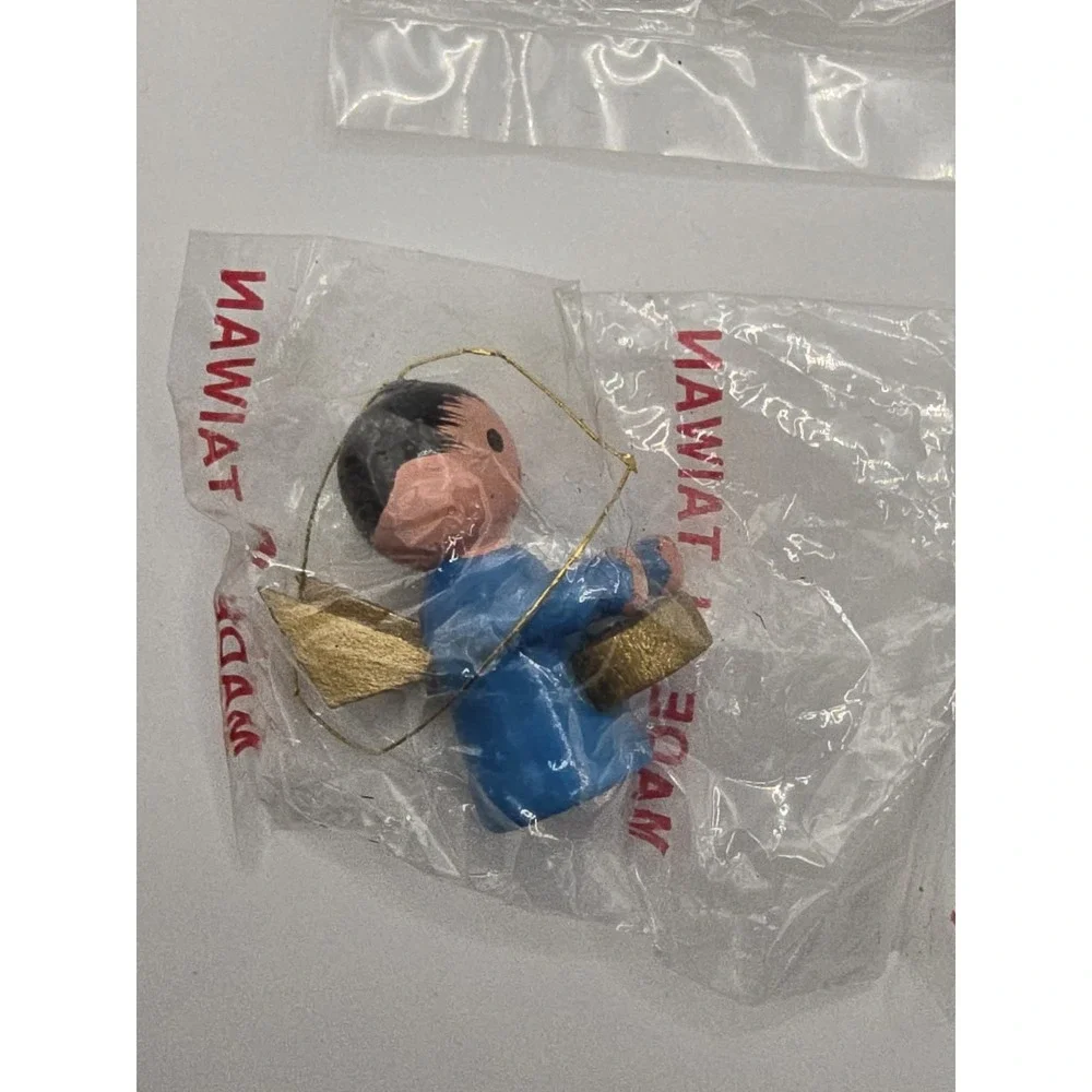 Small wooden Christmas Ornaments‎ Vtg Taiwan Painted People Wood Winter Decor